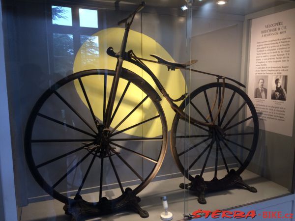 08/E. Moto velo musée, Domazan – Francie