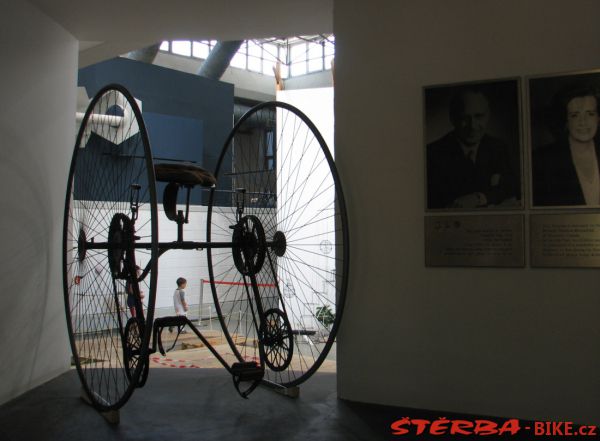 213 - "2 X 200" – Bicycle Exhibition Jerusalem