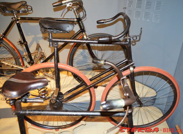 213 - "2 X 200" – Bicycle Exhibition Jerusalem