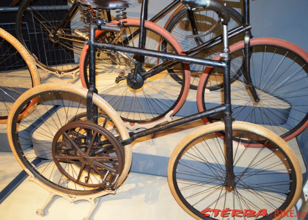 213 - "2 X 200" – Bicycle Exhibition Jerusalem