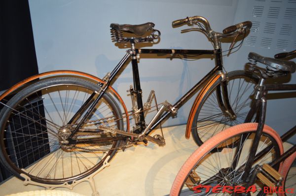 213 - "2 X 200" – Bicycle Exhibition Jerusalem