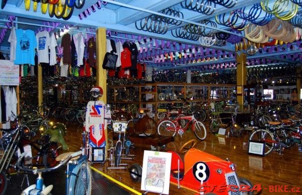 299/A - Bicycle Heaven, USA