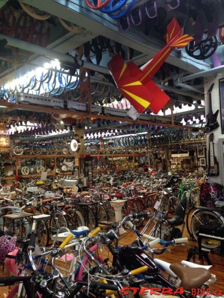 299/A - Bicycle Heaven, USA