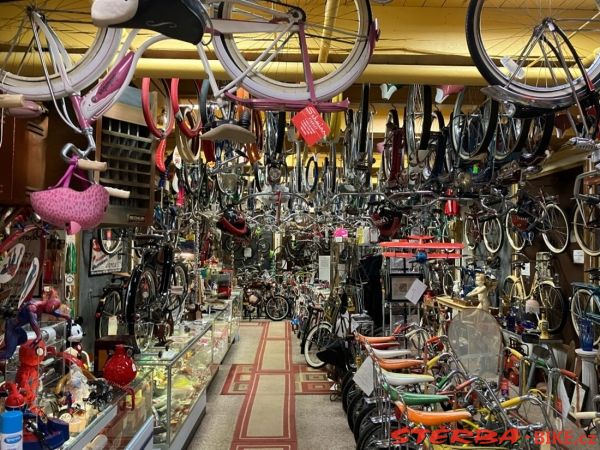 299/A - Bicycle Heaven, USA